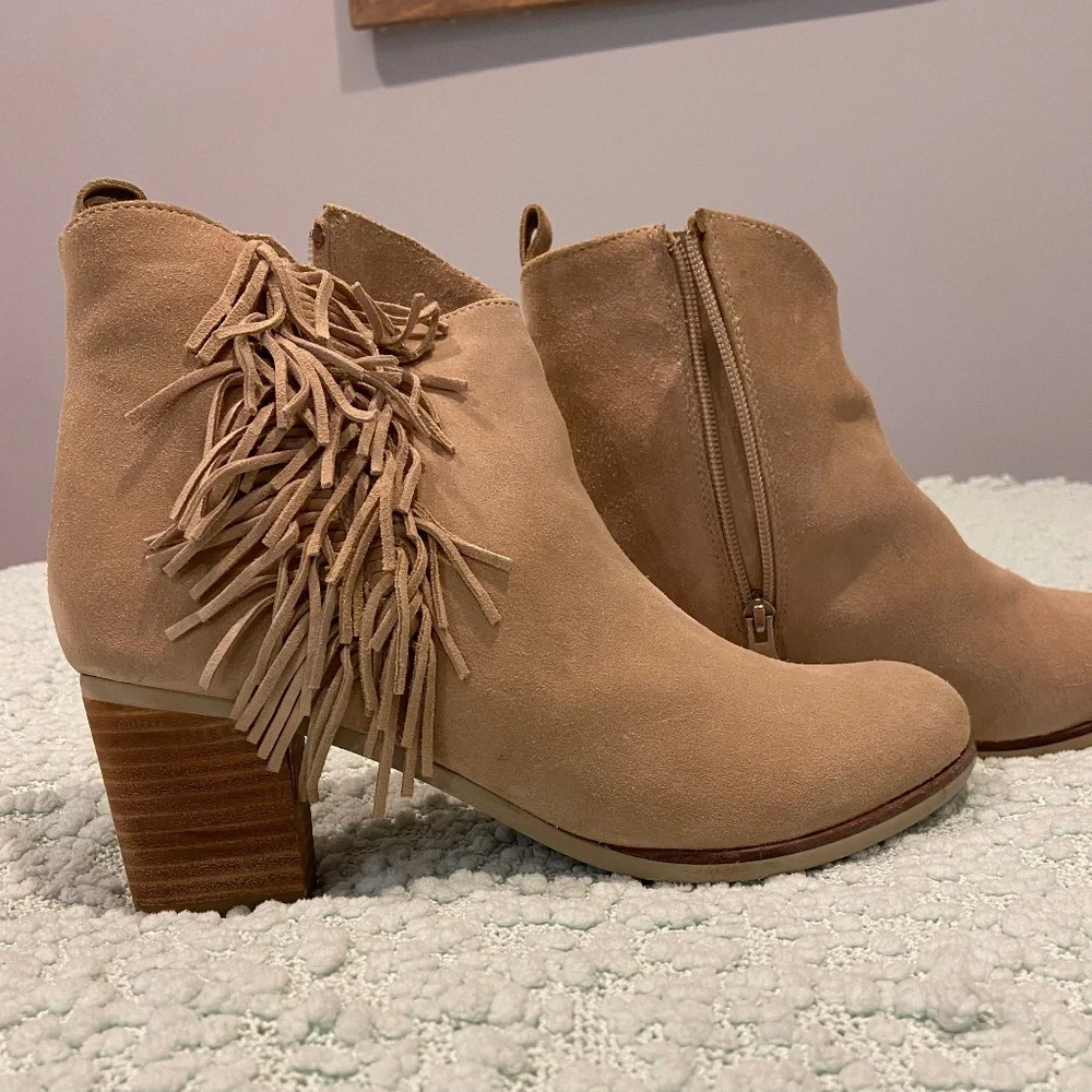Matisse Cloey Suede Boot | Size 9 | Tan | Fun Fringe Accent
